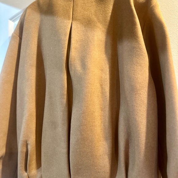 The architectural of the double-breatedf wool-blend coat - Picture 9 of 13